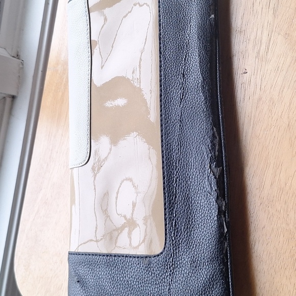 🎁Nine West Black, White, and Tan Clutch - Picture 6 of 8